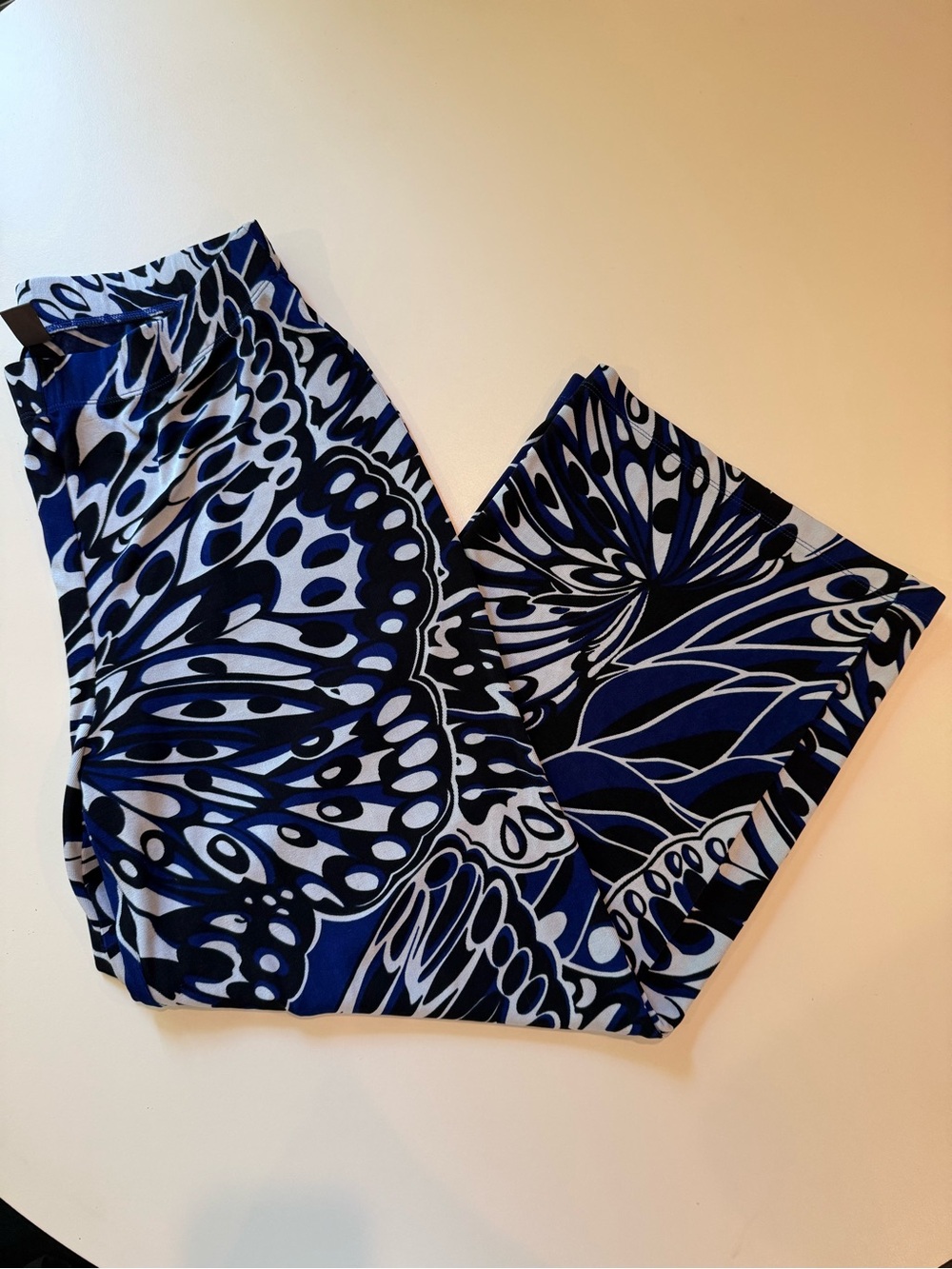 Chico's Travelers Navy Blue and White Abstract Print Leggings